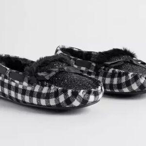 Torrid Size 9 Wide Faux Fur Slippers - Black and White: Brand New!